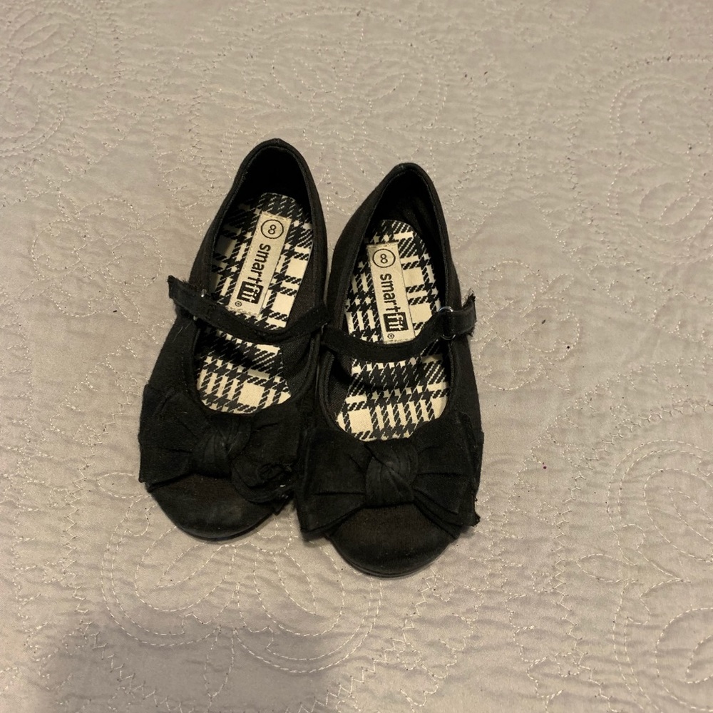 Black shoes size 8
